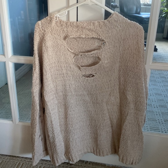 Cream sweater with ripped cut outs - Picture 2 of 2